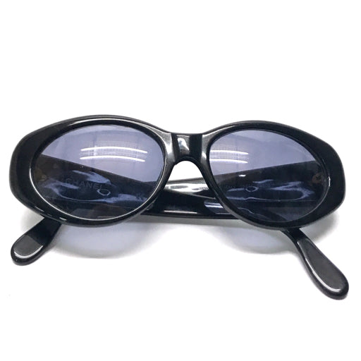 Chanel Black Gold Logo Sunglasses 05974 – Undothedone