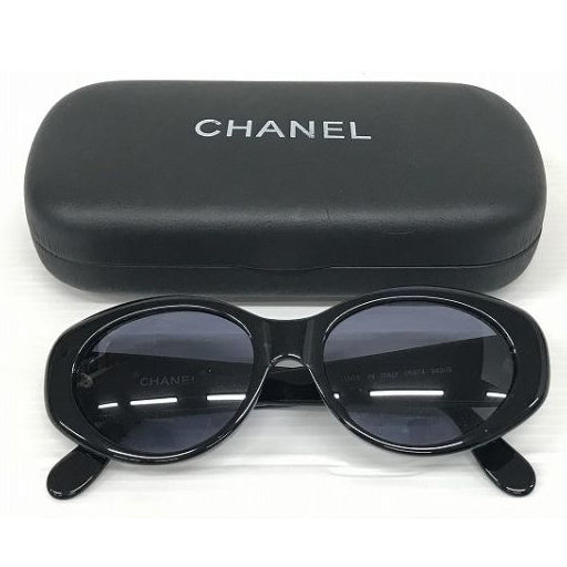 Sunglasses Chanel Black in Plastic - 32174405